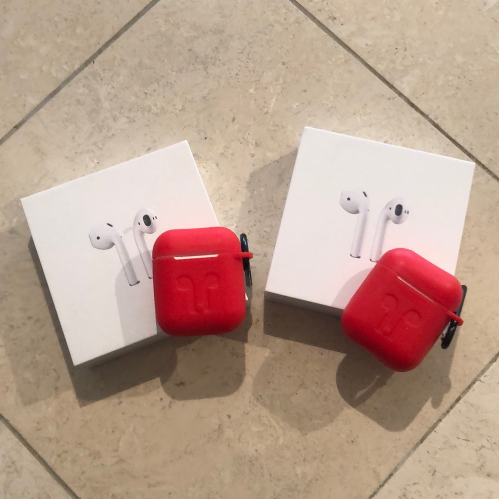 Apple Airpods 2nd generation: 2 pairs w/ box + silicone case